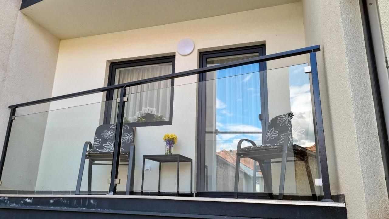 Viktoria Apartman Гюла Екстериор снимка