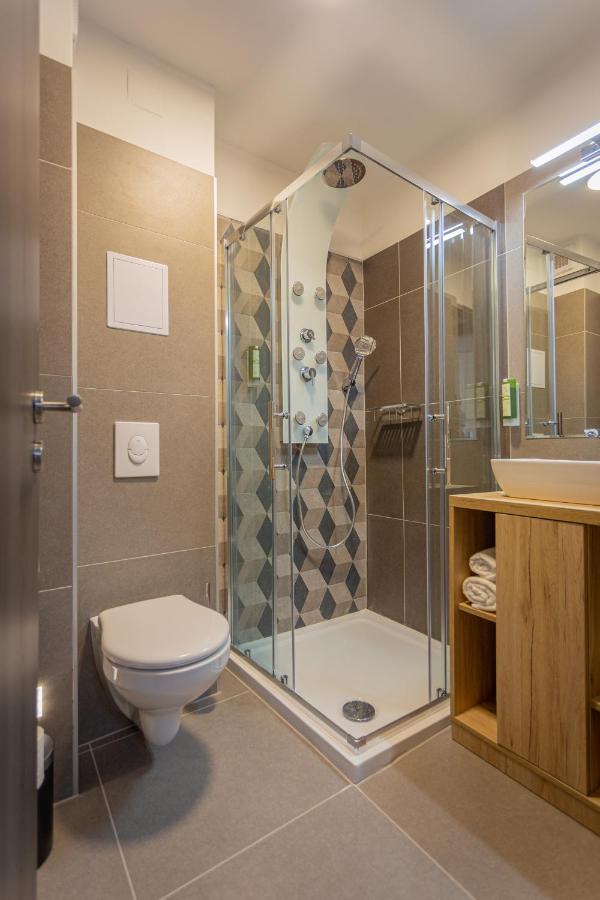 Viktoria Apartman Гюла Екстериор снимка