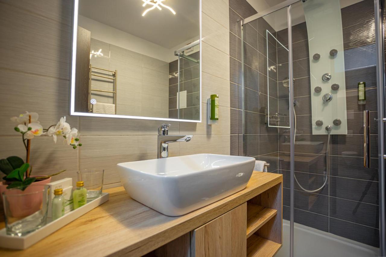 Viktoria Apartman Гюла Екстериор снимка