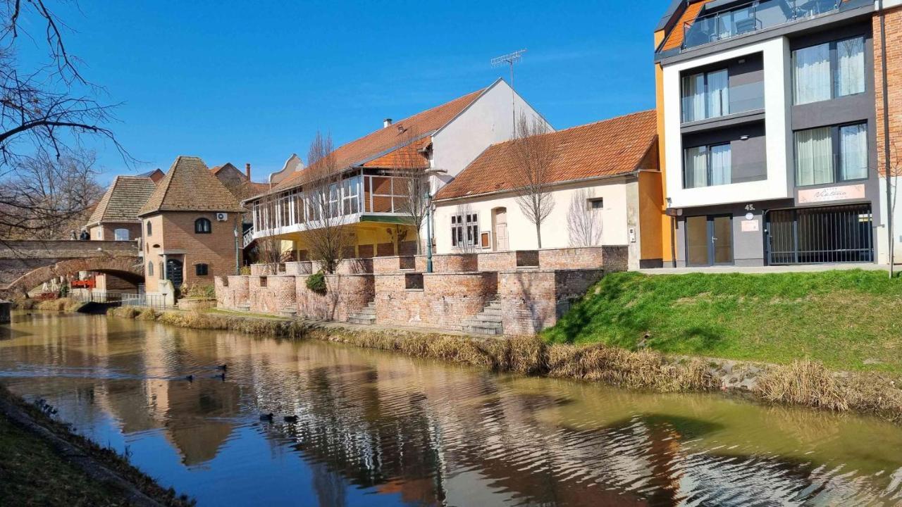 Viktoria Apartman Гюла Екстериор снимка