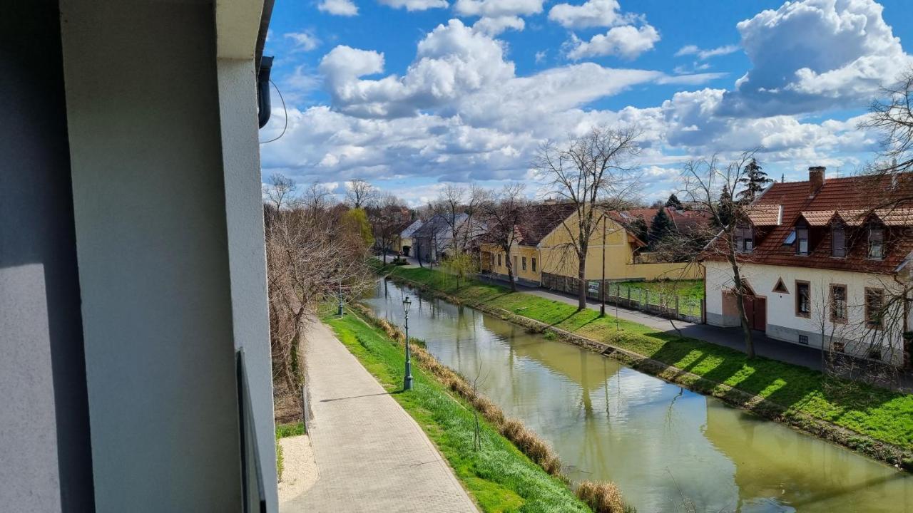 Viktoria Apartman Гюла Екстериор снимка