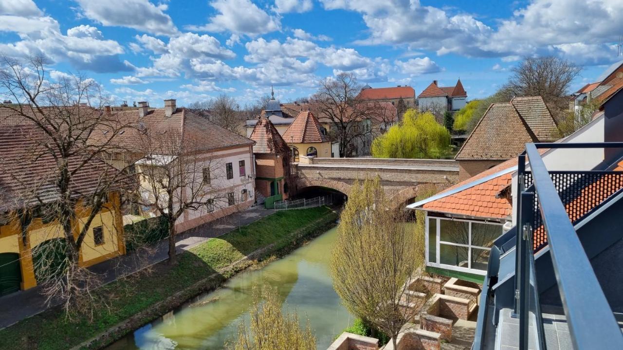 Viktoria Apartman Гюла Екстериор снимка